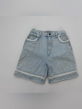 Vintage The Beverly Hills Denim Company Shorts
Crochet Inset
90’s
Cottagecore
7